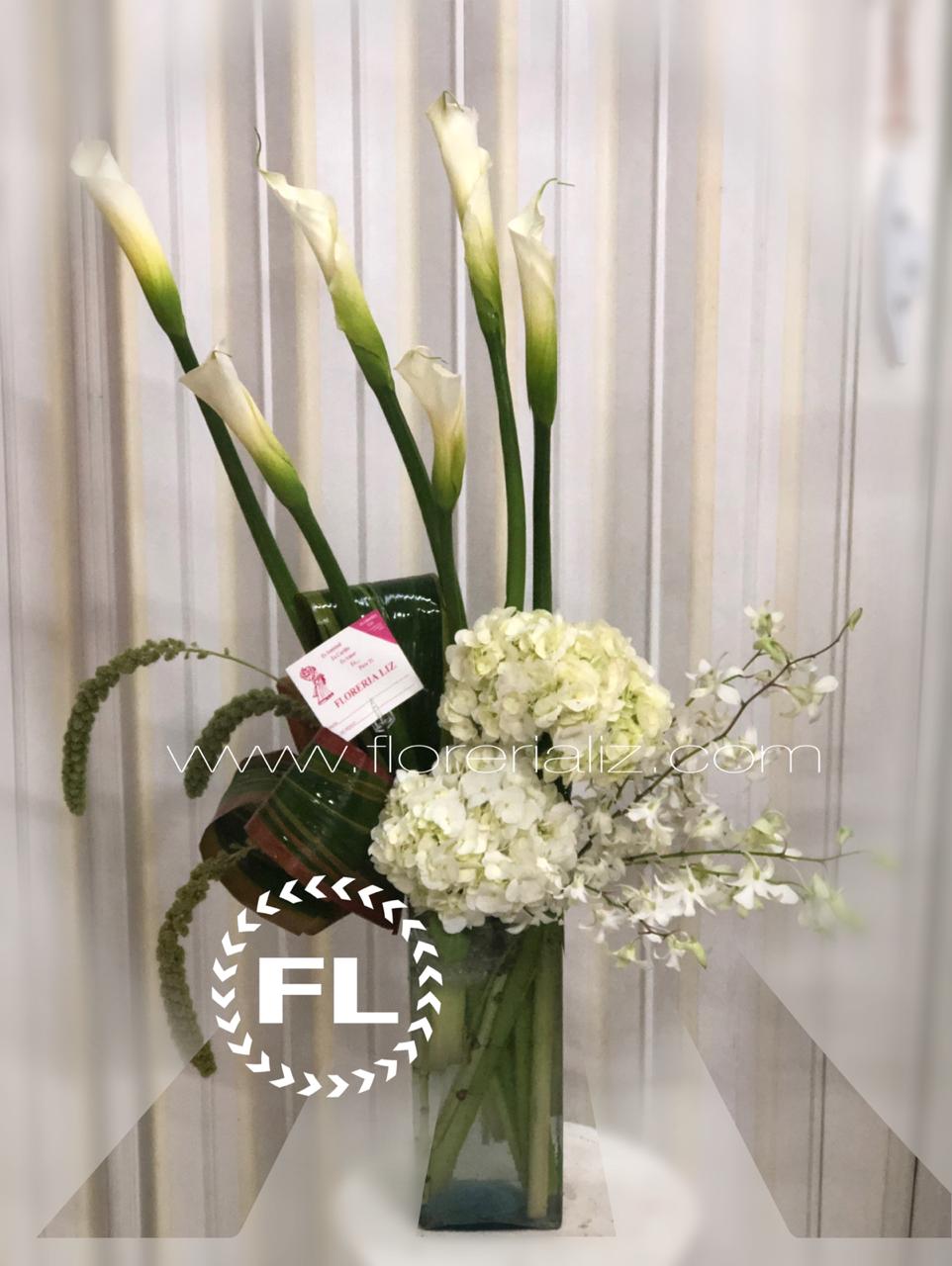 Alcatraces y hortensias blancas F-CO-31 | Florería Liz | Arreglos florales  en Monterrey
